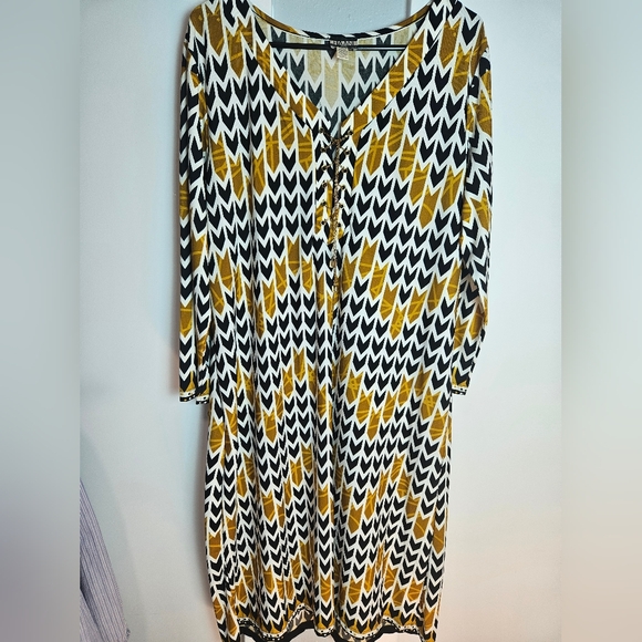 Haani Women's 2X Geometric Print Lace-Up Neck Shift Dress - Picture 1 of 9
